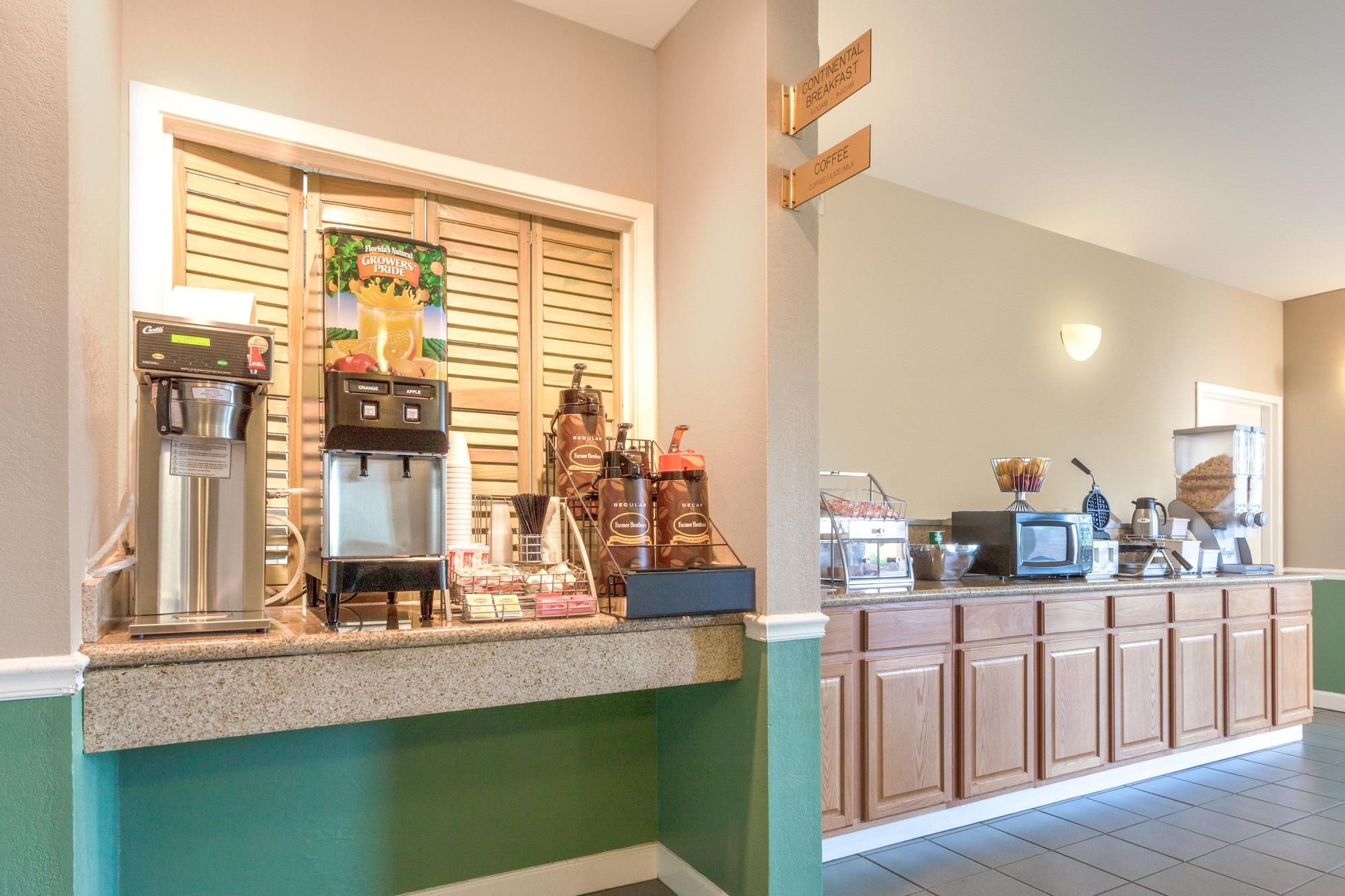 Hotel Super 8 By Wyndham Madison/Ridgeland Area Zewnętrze zdjęcie